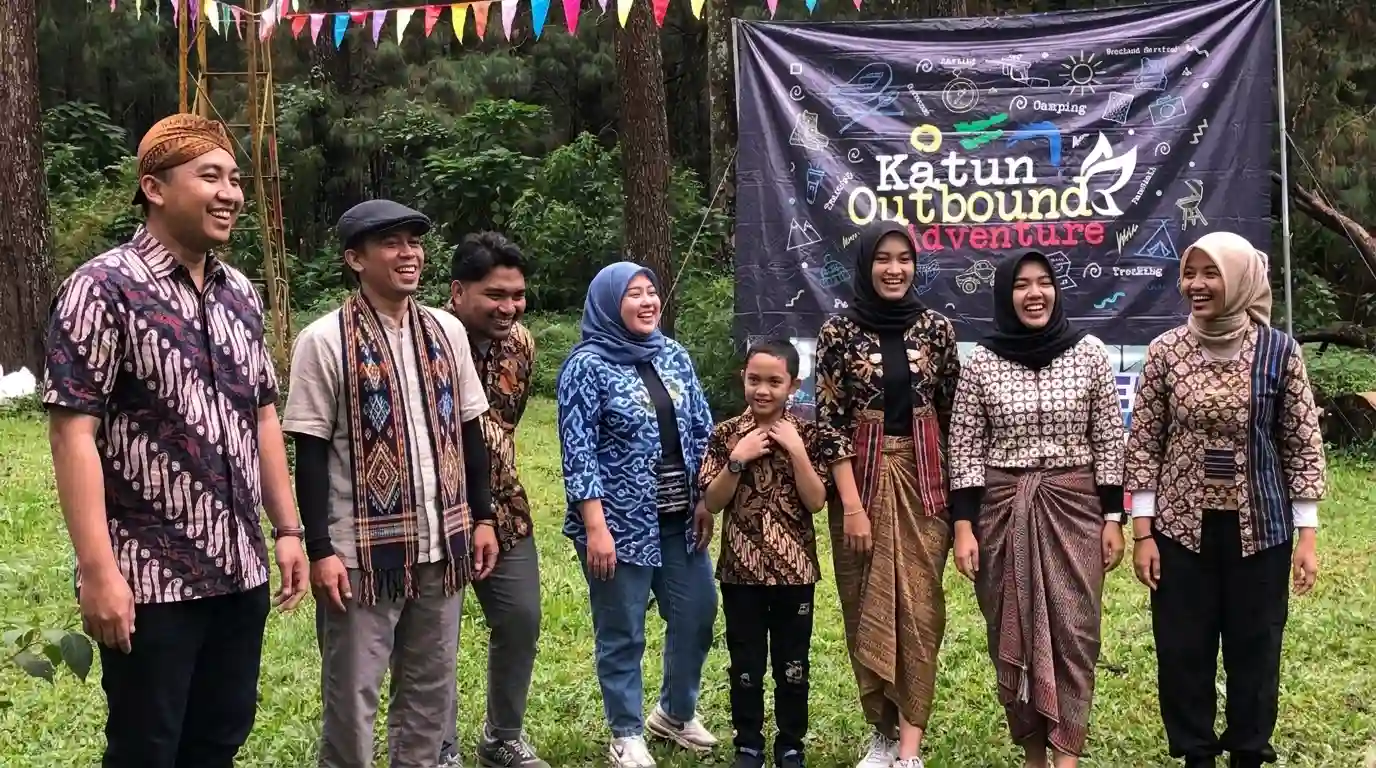 Gathering kantor tema kostum nusantara ceria