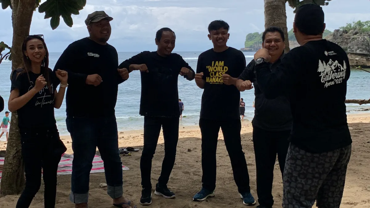 Tug of War di Pasir Outbound Pantai